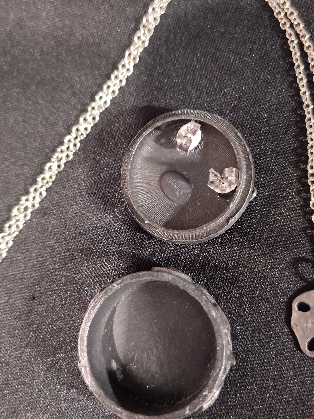 Torino Sand Dollar Pewter Necklace & Earring Set With Trinket Box - Picture 2 of 8